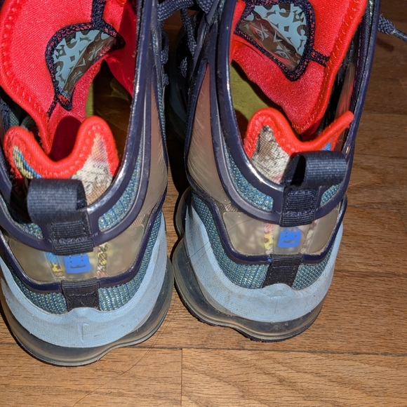 Nike LeBron Fast Food Basketball shoes - Picture 3 of 5